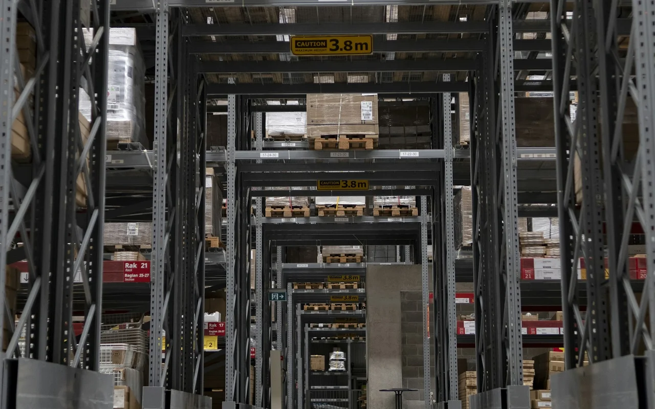 Outsourcing Warehouse dan Logistik: Cara Menentukan Lingkup Kerja, Shift, dan Indikator Operasional